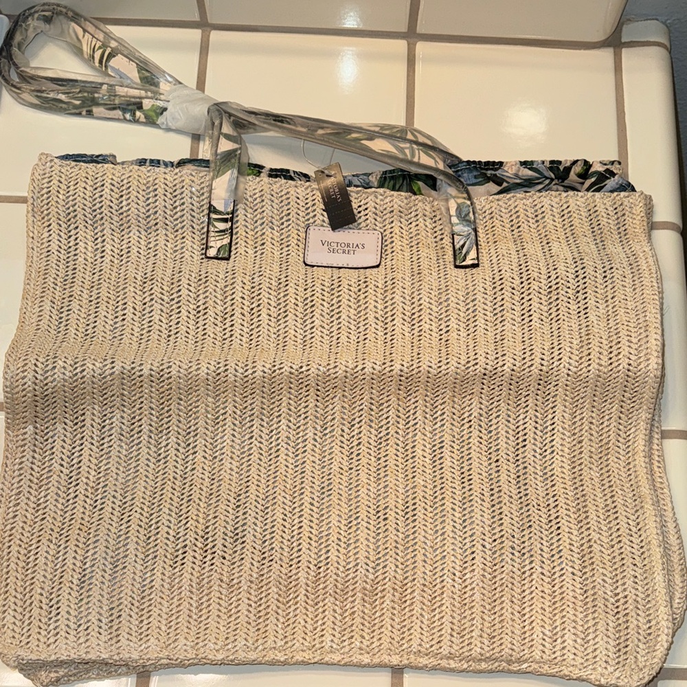 🆕Victoria's Secret Natural Woven Tote🆕